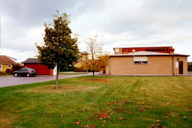 Onsjökyrkan uppfördes 1988 och till anläggningen hör en klockstapel och ett förråd.