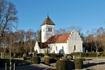 Skarhults kyrka från sydost
