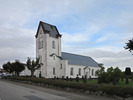 Svensköps kyrka fotograferad från Svensköpsvägen som löper väster om kyrkogården