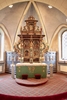 Den nygotiska altaruppsatsen med altartavla av Christian Andreas Schleisner