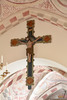 Triumfkrucifixet är möjligen ett 1500-talsarbete efter romansk förebild.