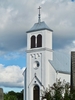 Västtornets smala och relativt låga utformning sätter visuell särprägel på kyrkans exteriör.