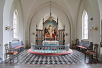 Den nygotiska altaruppsatsen med skrank mot absiden
