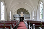 Kyrkorummet mot läktaren och den nygotiska orgelfasaden i väster