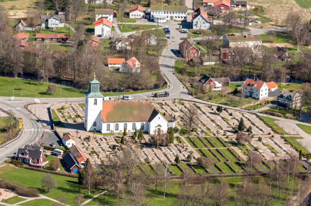 Osby kyrka sedd från söder