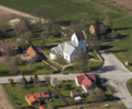 Flygbild över Kviinge kyrka