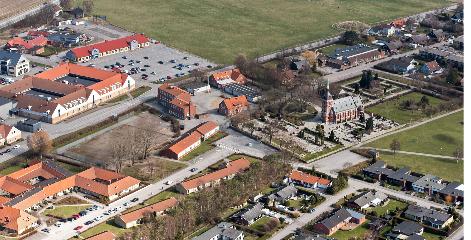 Flygbild över Stora Hammars kyrka