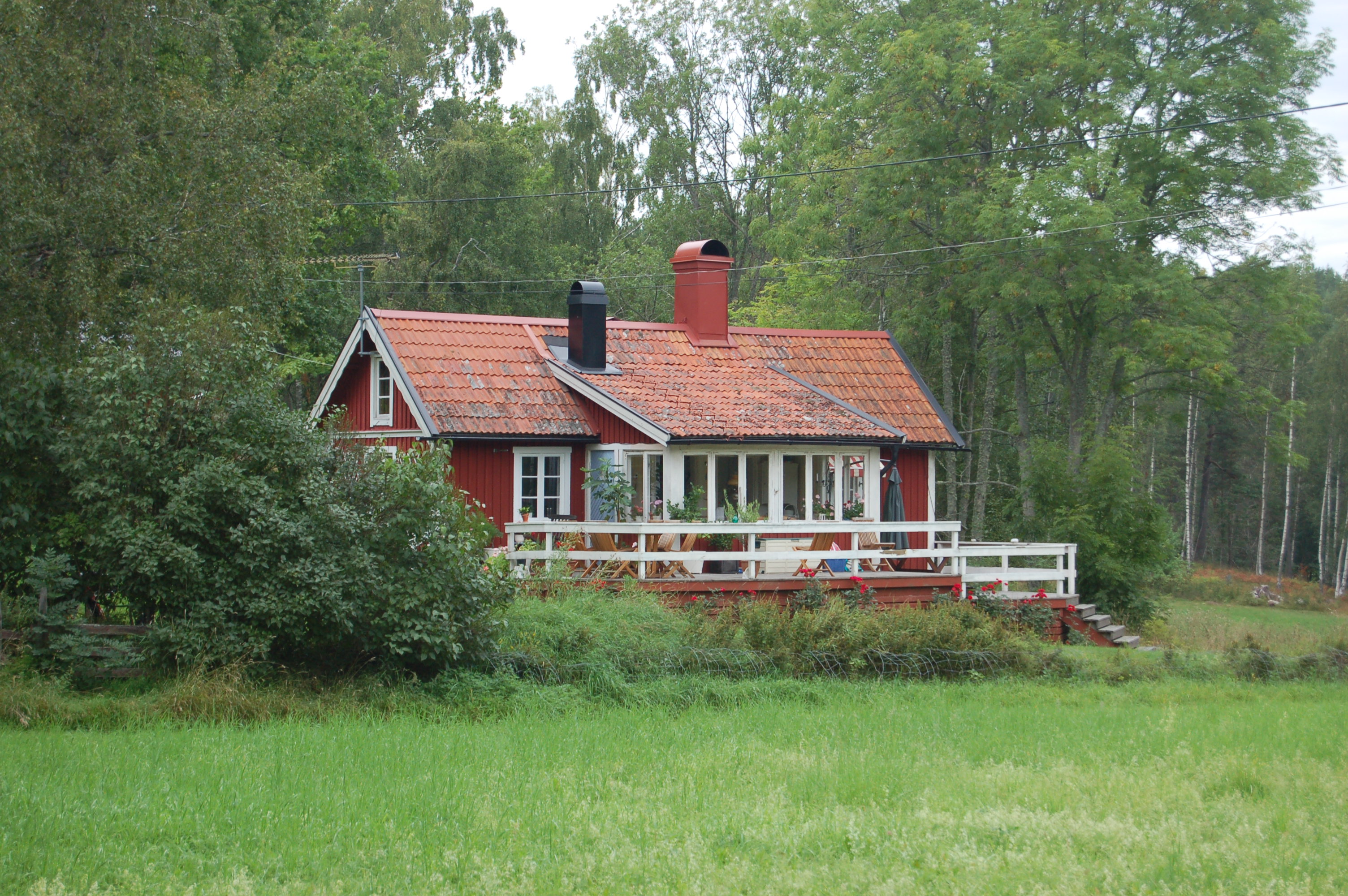 Som en handfull andra fastigheter
som angränsar till Alsvik 1:118 har denna
byggnad ingått i pensionatsverksamheten, som
uthyrningsstuga.