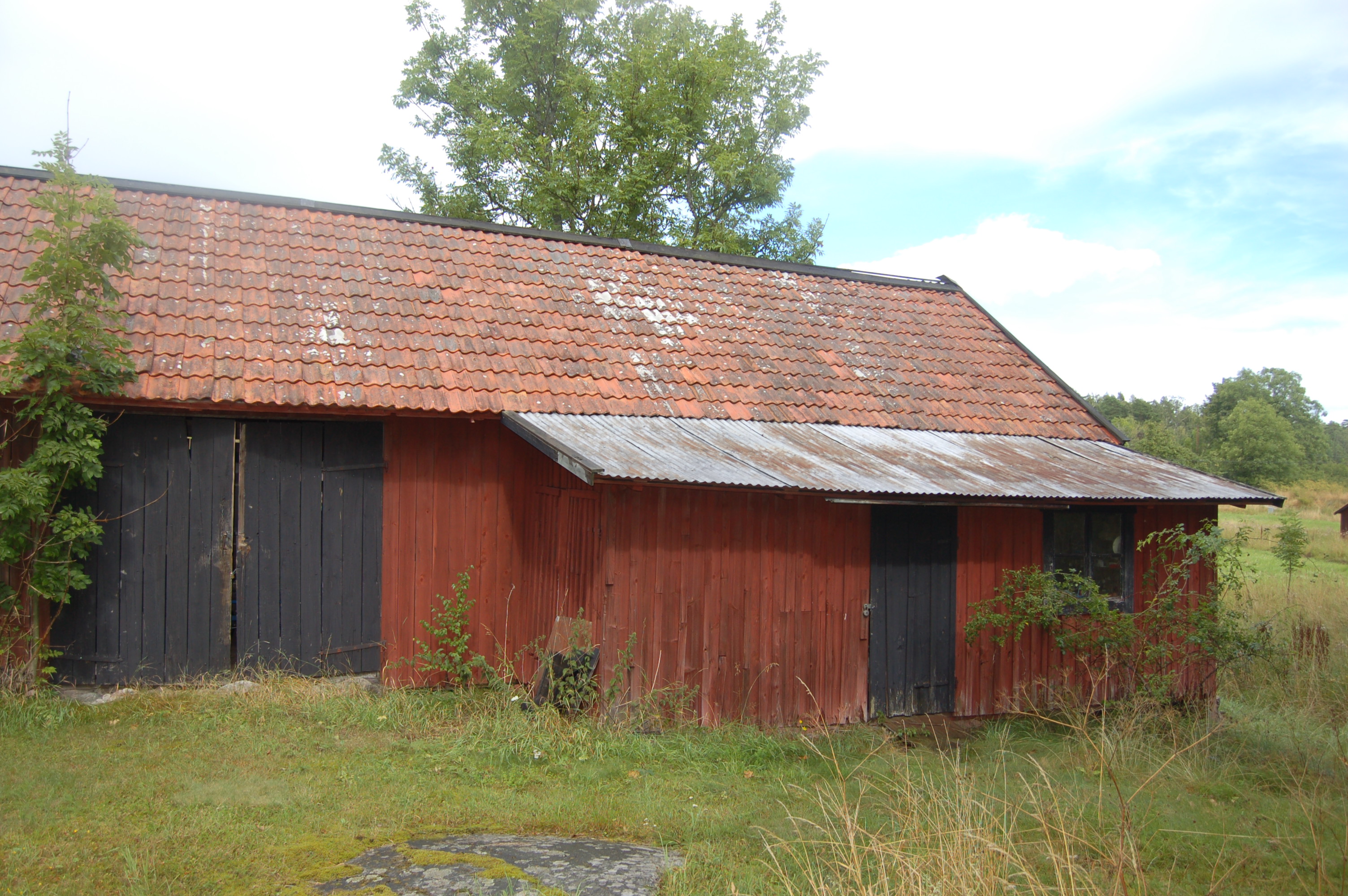 Östra delen av ladugården, troligen för redskap. 