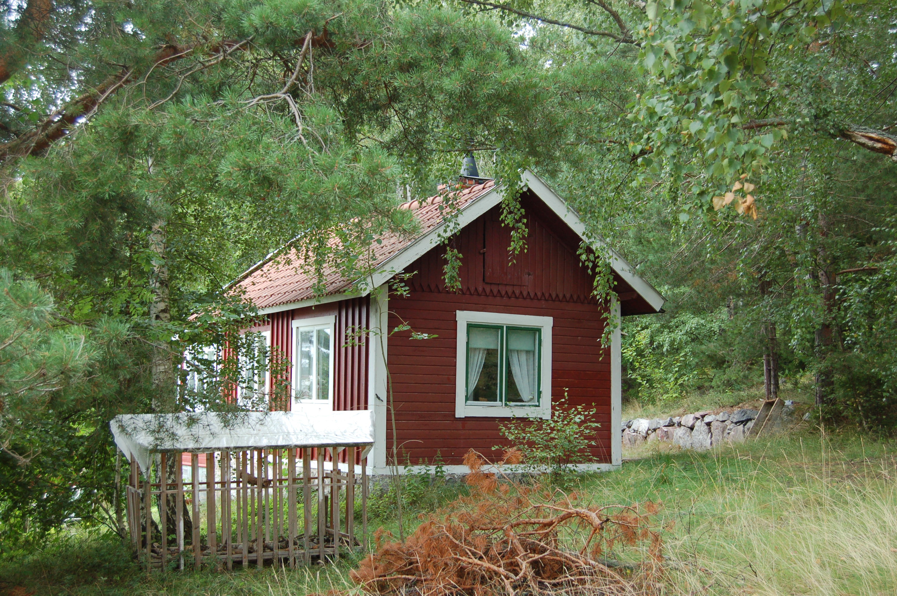 Den före detta bykstugan som numera är ett sommarhus