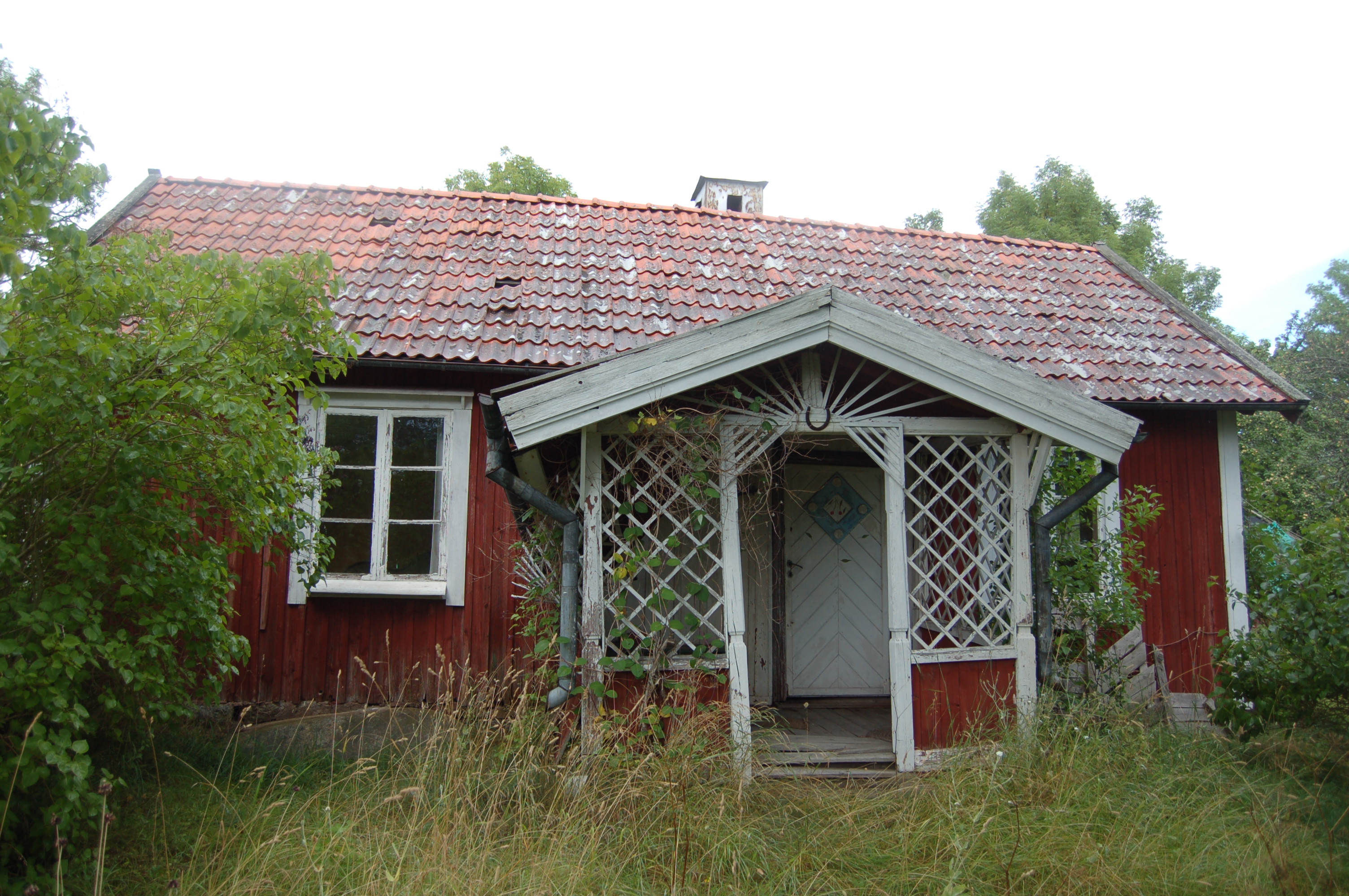 Stugan ska enligt uppgift ursprungligen varit en bagarstuga vid Alsviks gård. 