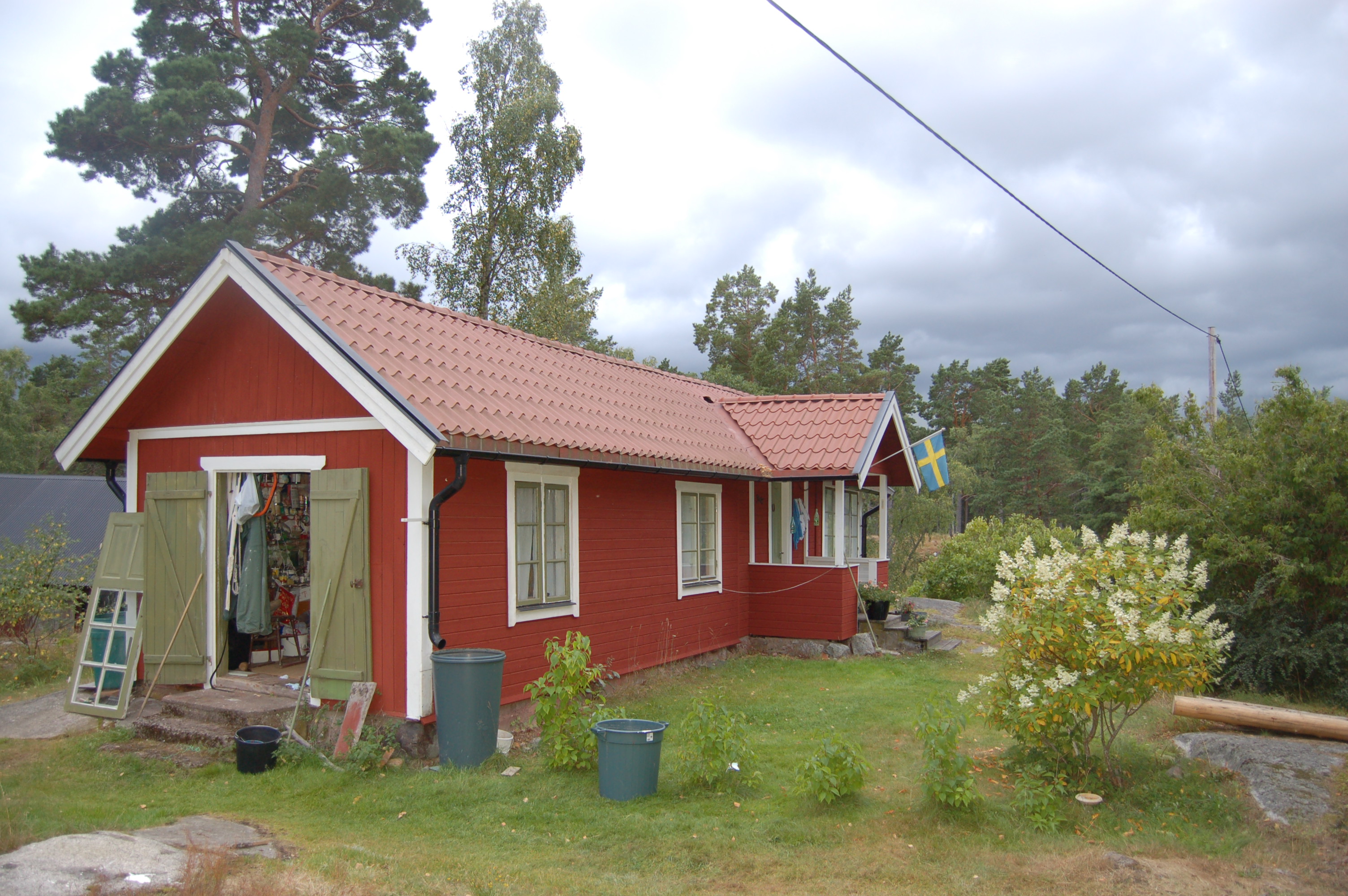 Ingång till boden i byggnadens ena gavel.