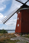 Kvarnen är ett välkänt sjömärke vid Träsköfjärden.