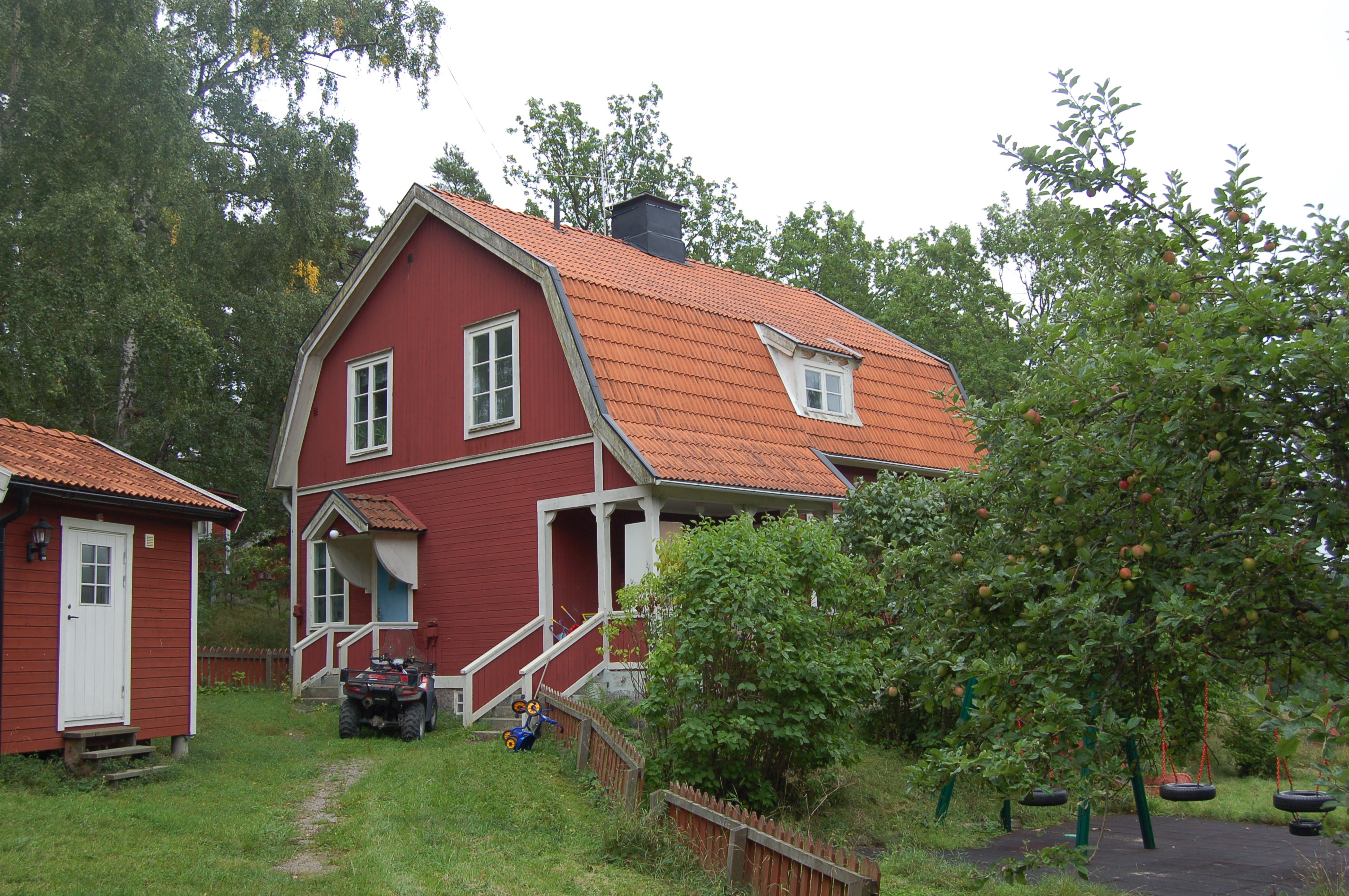 Lärarbostaden byggdes cirka 1920 intill Svartsö skola.
