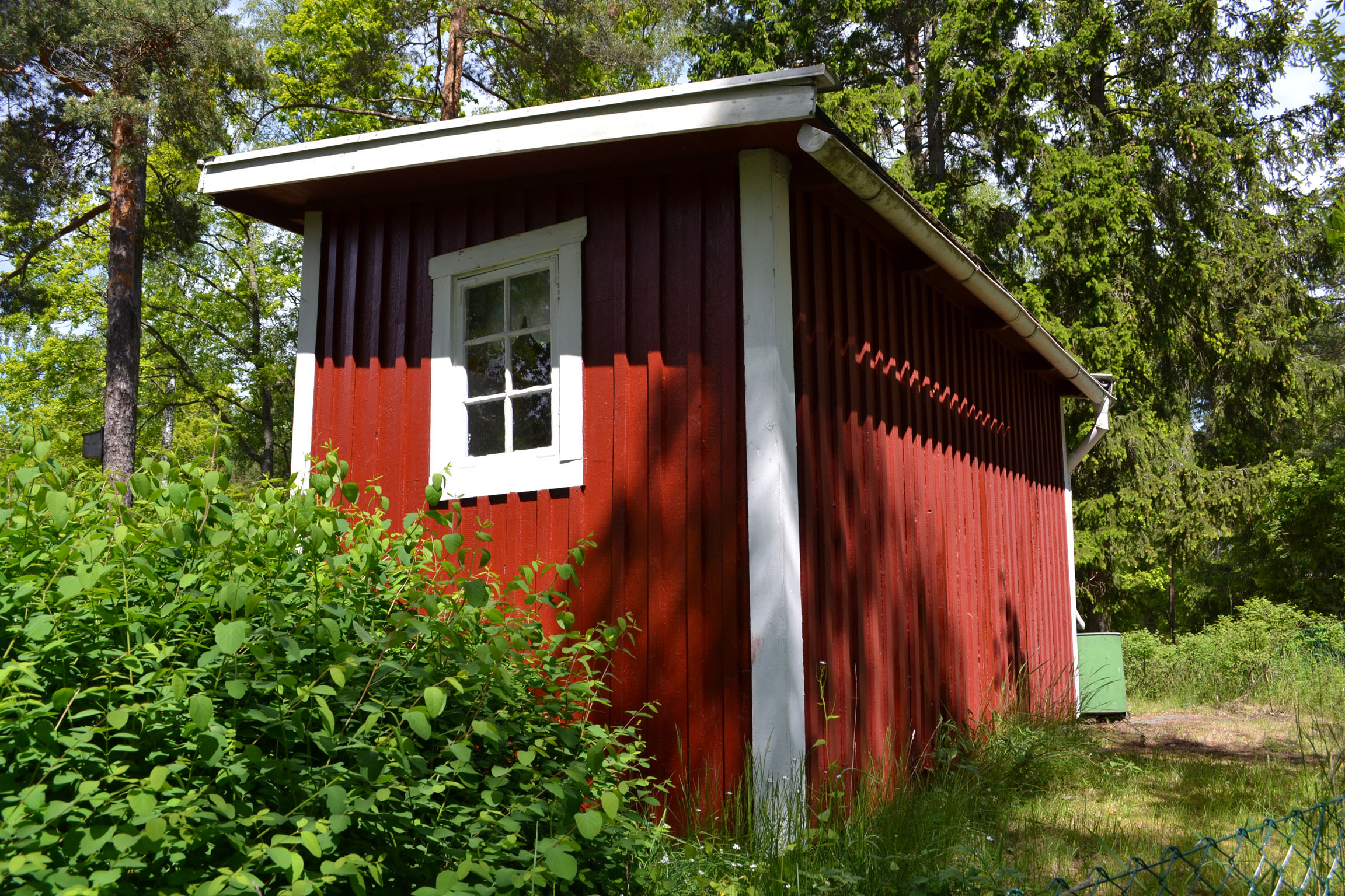 Uthuset sett från söder.