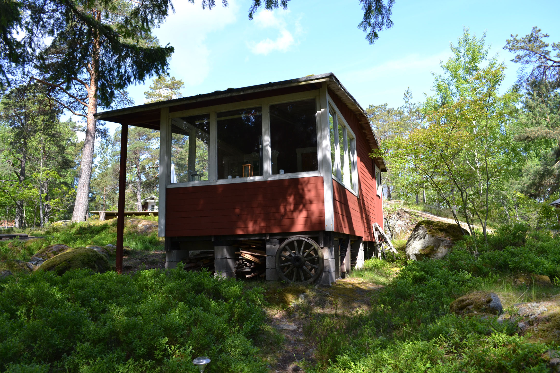 Byggnaden sedd från söder.