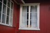 Ursprungliga fönster och panel.