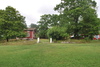 Bostadshus vid Tomteberga omgiven av gamla ekar.