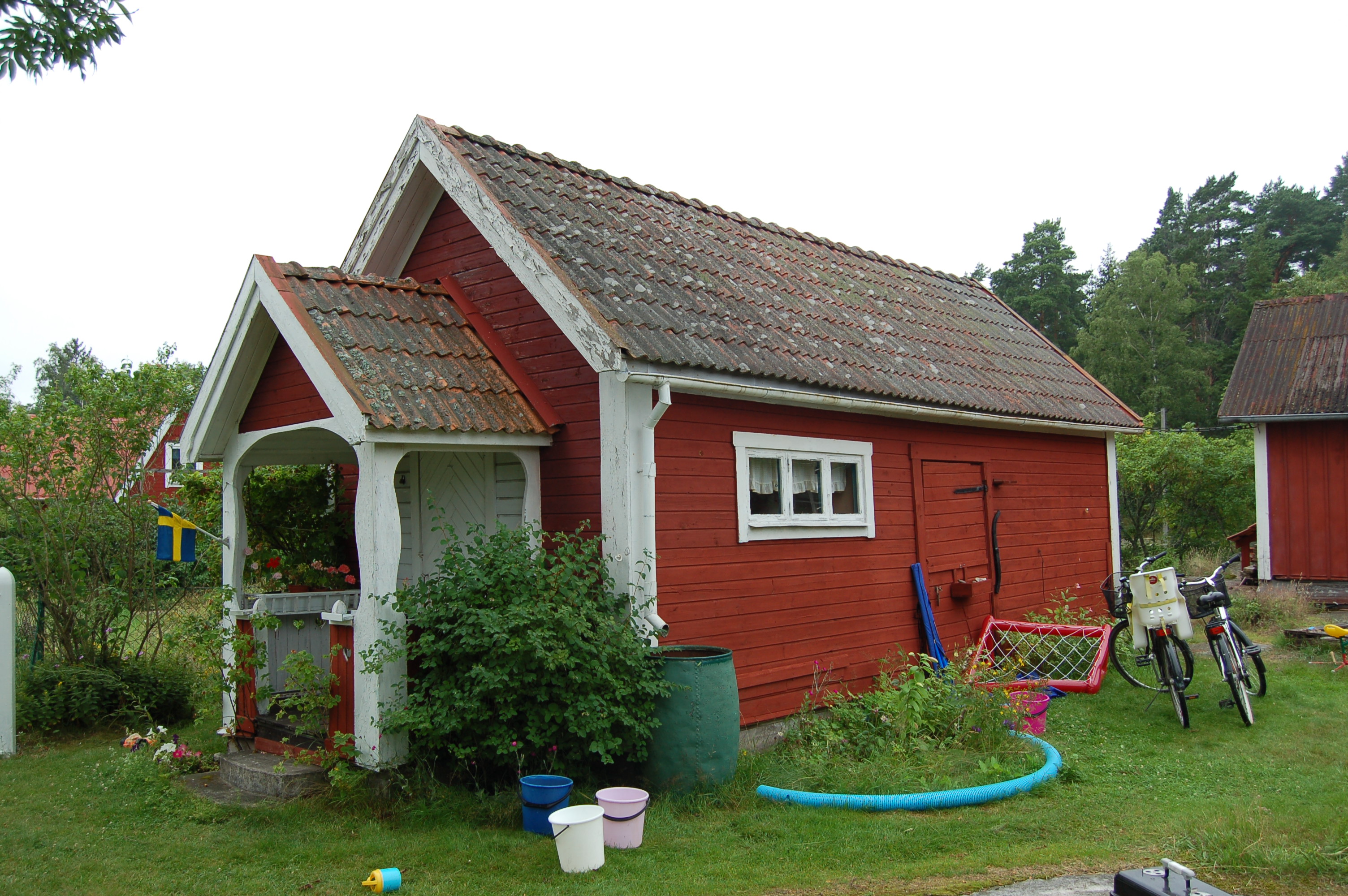 Bostadshus som ingår i en bebyggelsegrupp som utgör Svartsös äldsta samlade by.