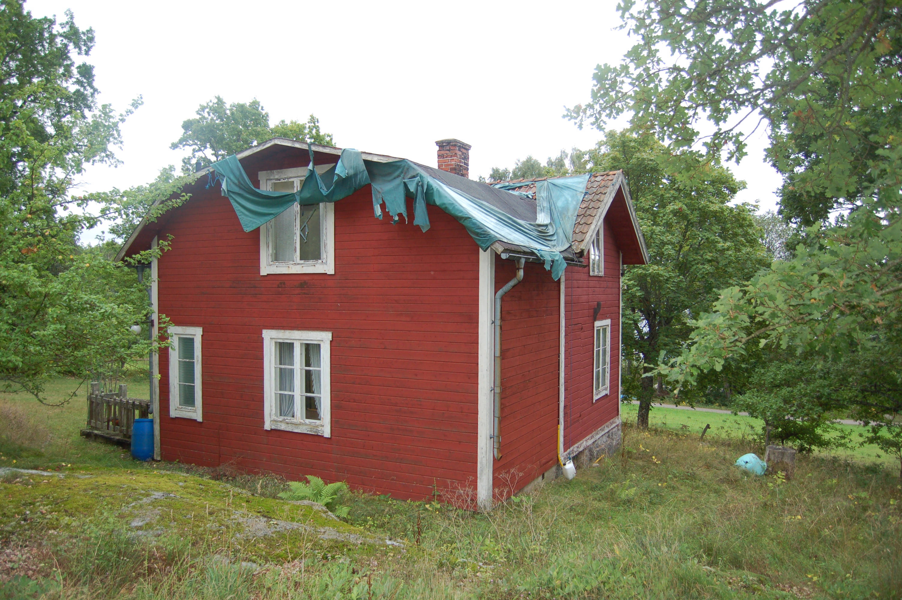 Bostadshus med tillbyggnad från tidigt 1900-tal.