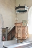 Predikstolen från 1600-talet med baldakin, trappa och dörr från 1800-talet