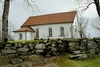 Två gamla klivstättor finns bevarade över murarna runt Tärby kyrka . Här ses den på norra sidan.