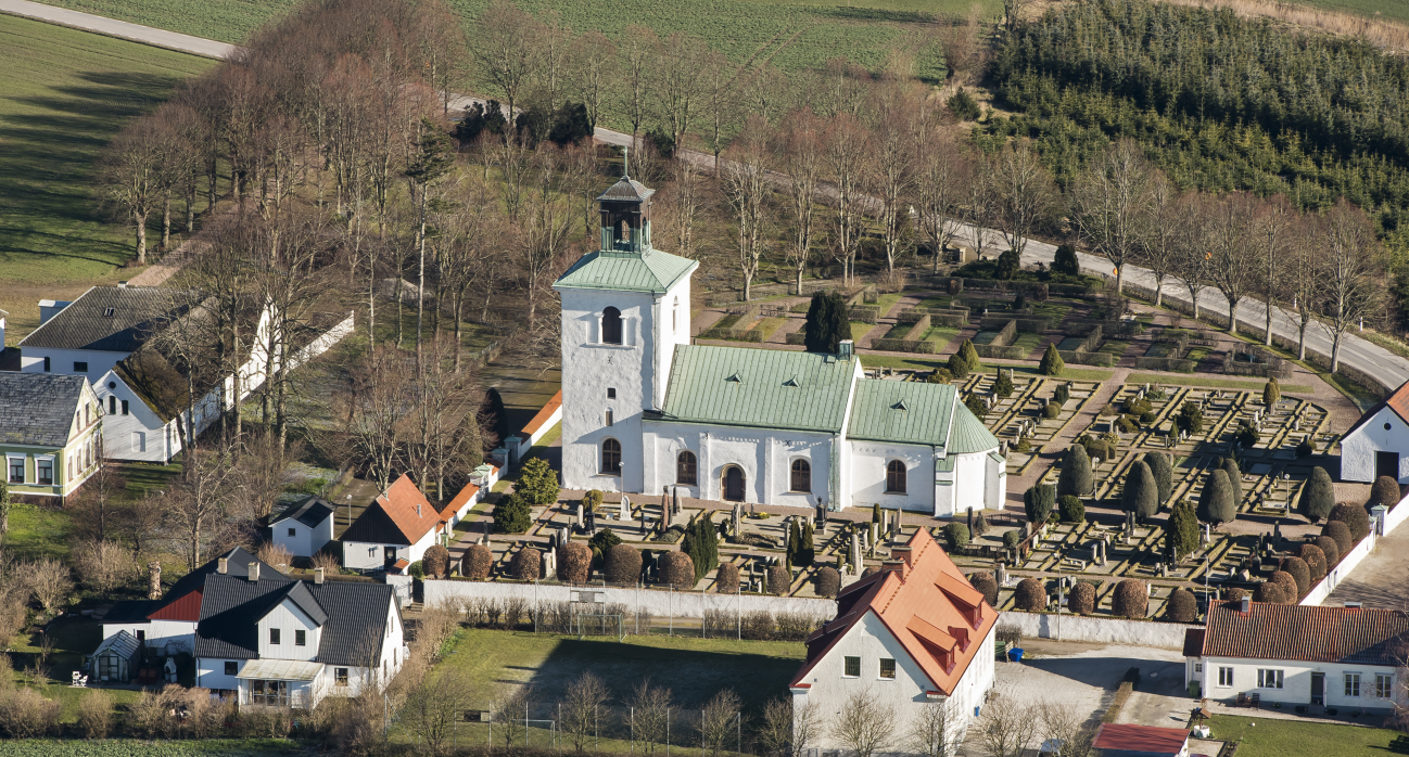 Gislövs kyrka sedd från sydost