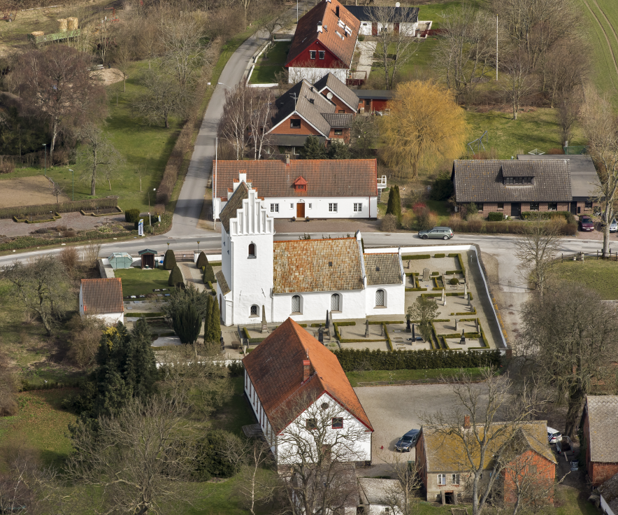 Västra Vemmerlövs kyrka sedd från sydväst