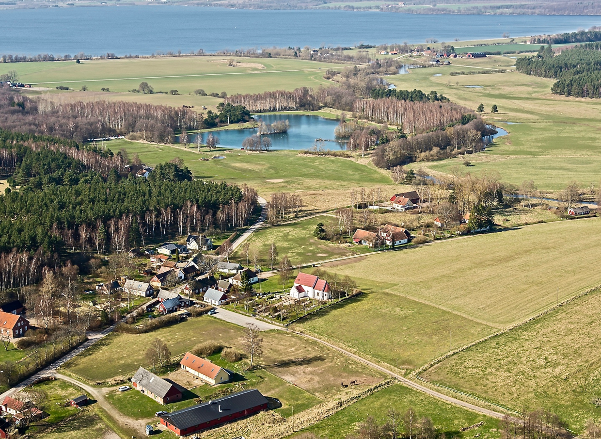 Björka kyrka sedd från sydost