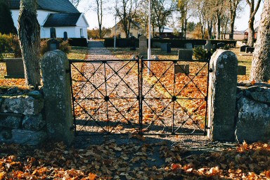 Östra ingången till Fölene kyrkogård. Neg.nr. B961_012:15. JPG. 