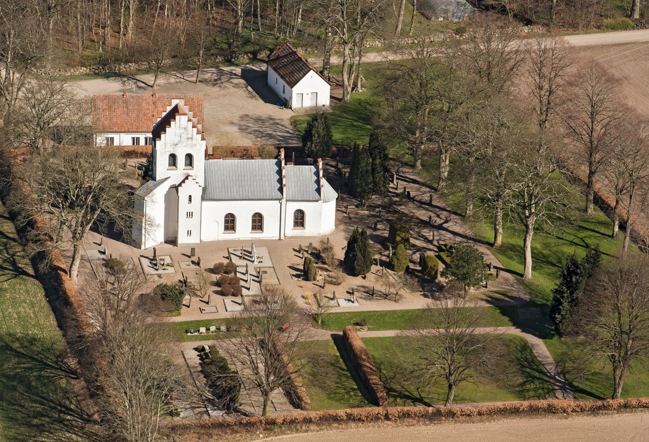 Övraby kyrka sedd från söder