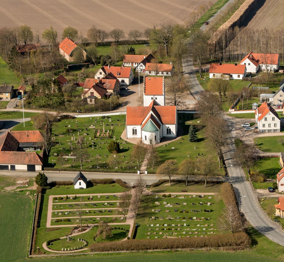 Vittskövle kyrka sedd från öst