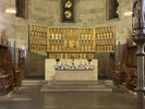 Huvudaltaret i högkoret med medeltida altarskåp