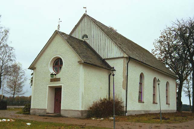 Kyrkan från sydväst.