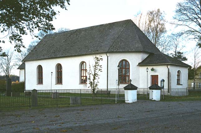 Kyrkan från sydost.