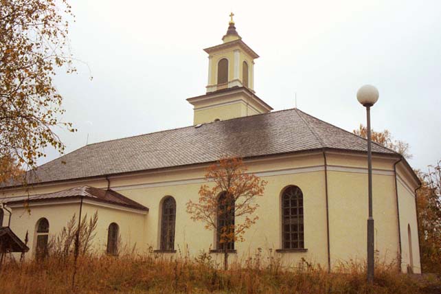 Kyrkan från nordväst.