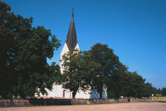 Kyrkan från sydost.