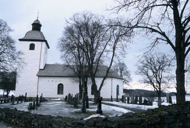 Köla kyrka från söder