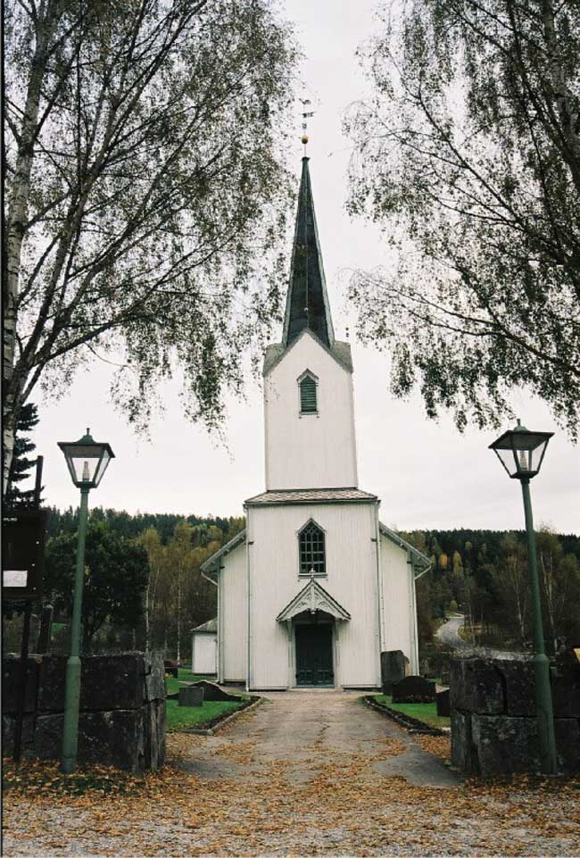 Kyrkan från väster.