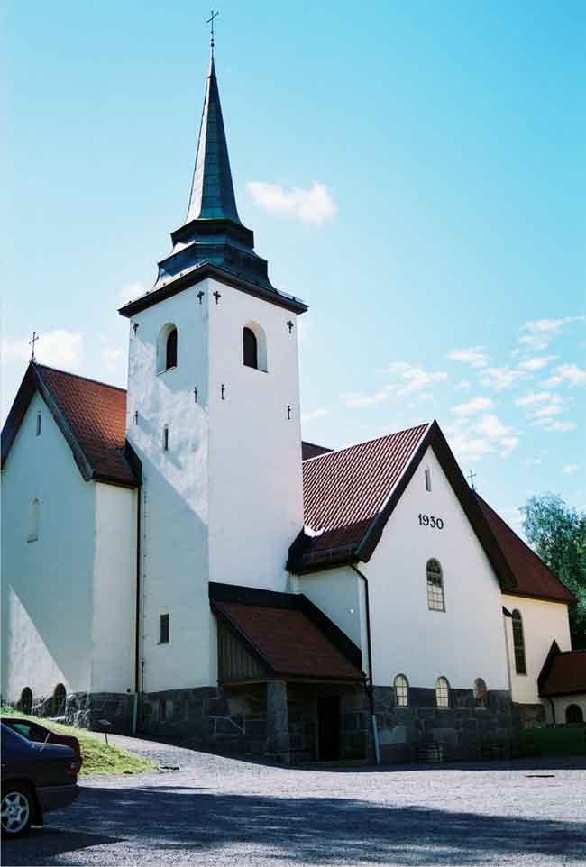 Lundsbergs kyrka, exteriört, fasaderna mot norr och öster.