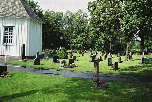 Kyrkogården närmast  öster om kyrkan.