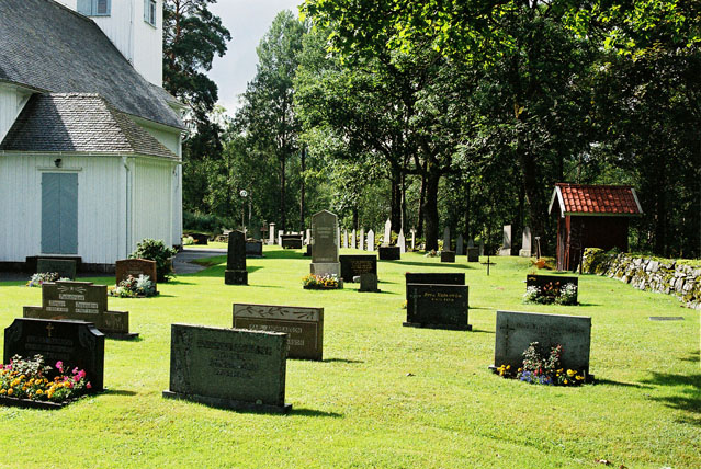 Kyrkogården närmast  norr om kyrkan.