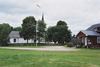 Gesäters kyrka från norr. Till höger i bild den f d skolan. 