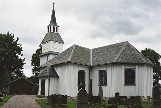 Gesäters kyrka från sydost.