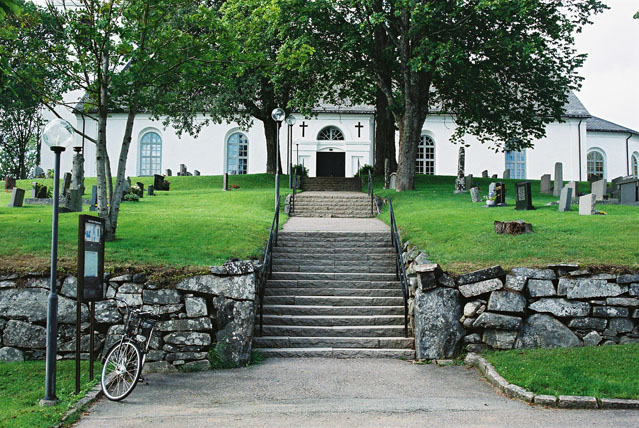 Entré till kyrkogården från söder.