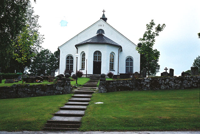 Kyrkan från öster. 