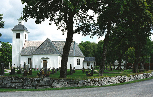 Kyrkan från söder.