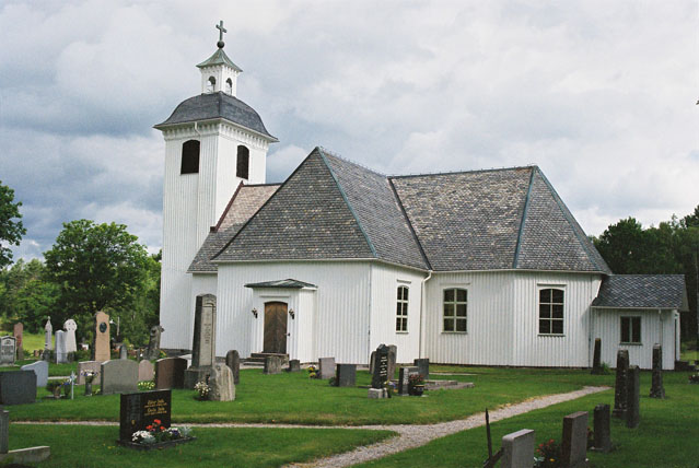 Kyrkan från söder.