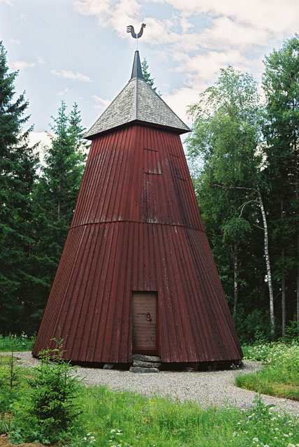 Klockstapeln från nordost.  