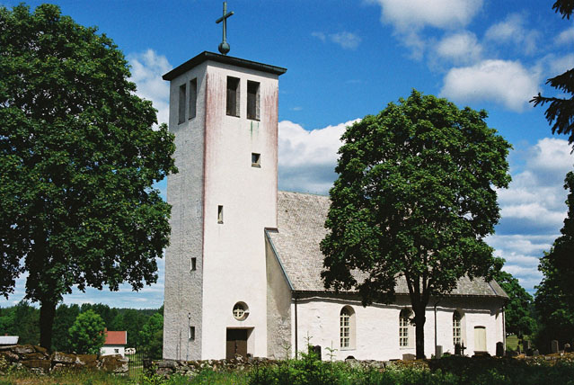 Kyrkan från söder. 